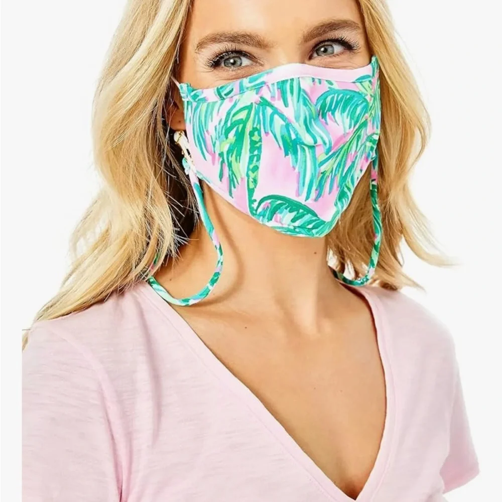 Lilly Pulitzer On The Go Mask and Pouch Set